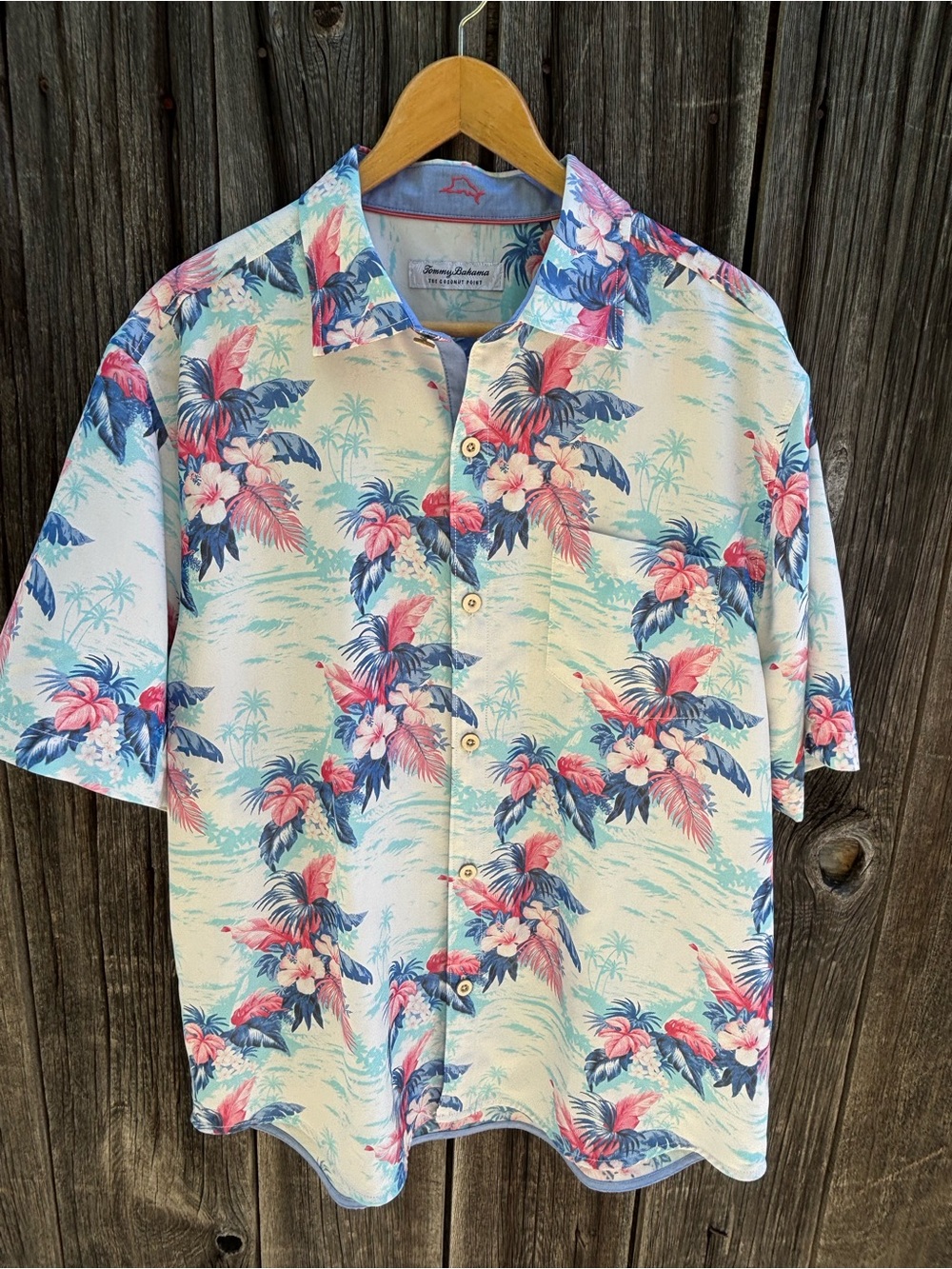 Tommy Bahama Hawaiian Tropical Print Mens Shirt Size L. NWT